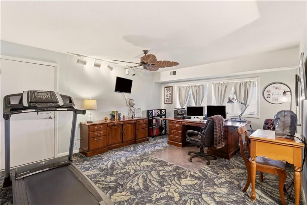 212 NW Spruce Street — photo 43
