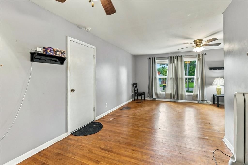 9924 Flora Avenue — photo 8