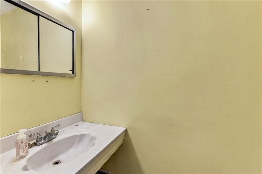 9924 Flora Avenue — photo 22