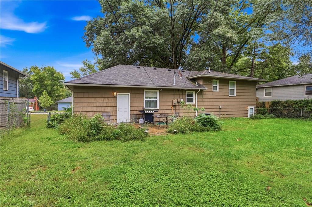 9924 Flora Avenue — photo 25