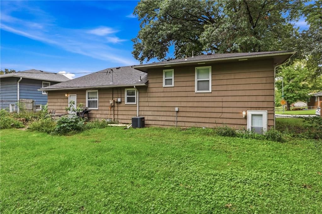 9924 Flora Avenue — photo 26