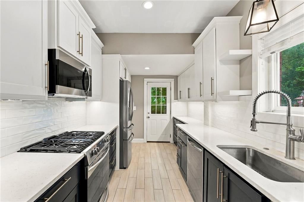 1211 W 40th Street — photo 7