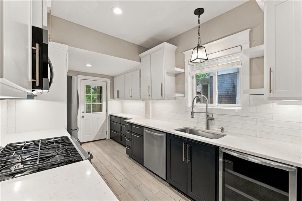1211 W 40th Street — photo 8