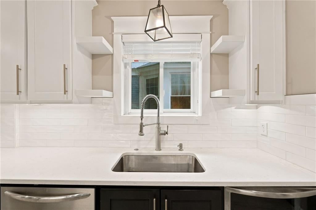 1211 W 40th Street — photo 9