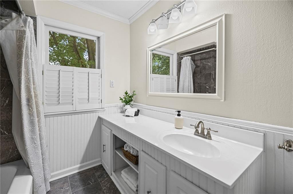 909 W 96th Terrace — photo 24