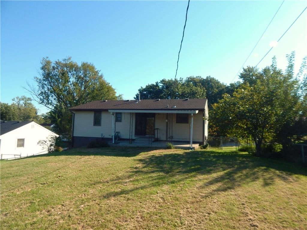Photo 8 of 28 - 5360 N RICHMOND Avenue, Kansas City, MO 64119