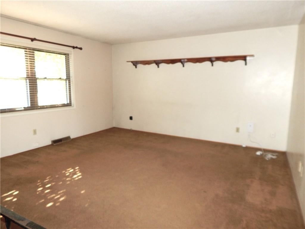 Photo 9 of 28 - 5360 N RICHMOND Avenue, Kansas City, MO 64119