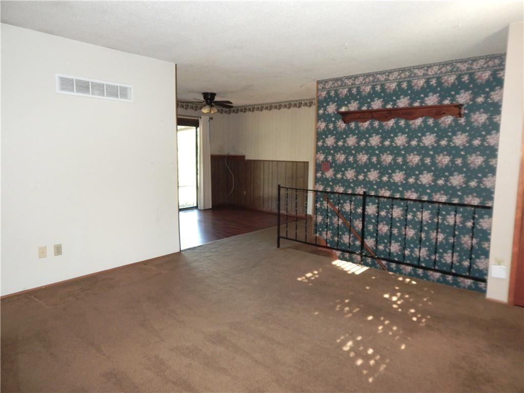 Shiplap / paneling at 5360 N RICHMOND Avenue, Kansas City, MO 64119