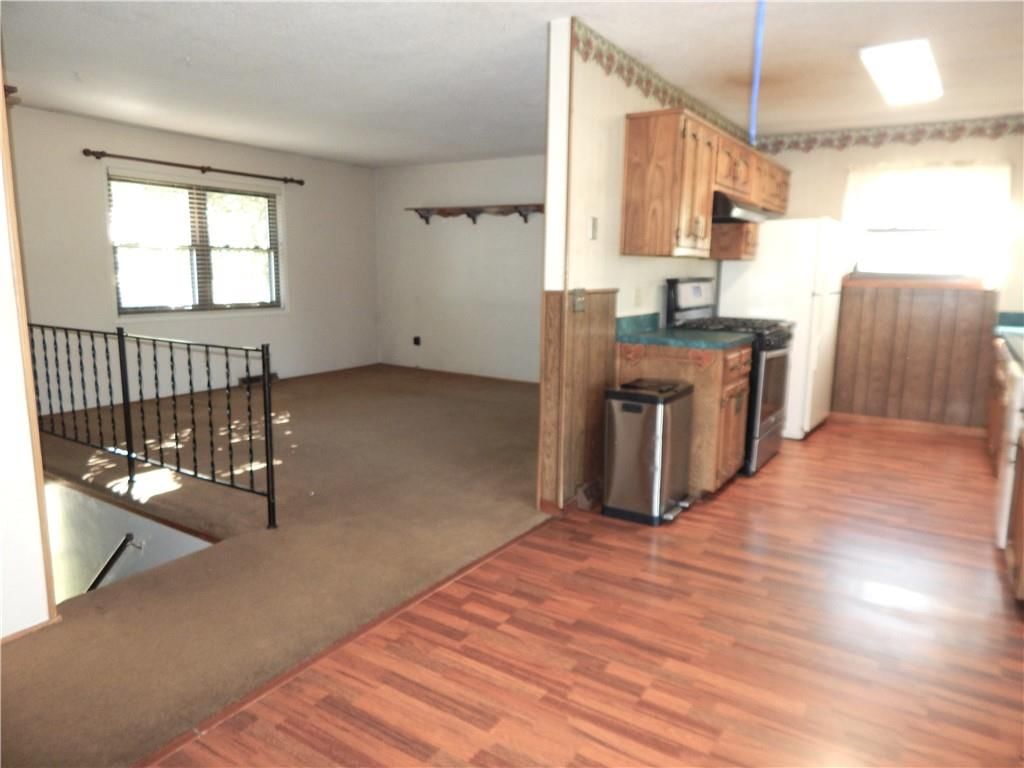 Open floor plan and breakfast nook at 5360 N RICHMOND Avenue, Kansas City, MO 64119