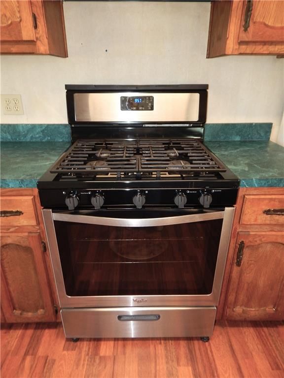 Gas range at 5360 N RICHMOND Avenue, Kansas City, MO 64119