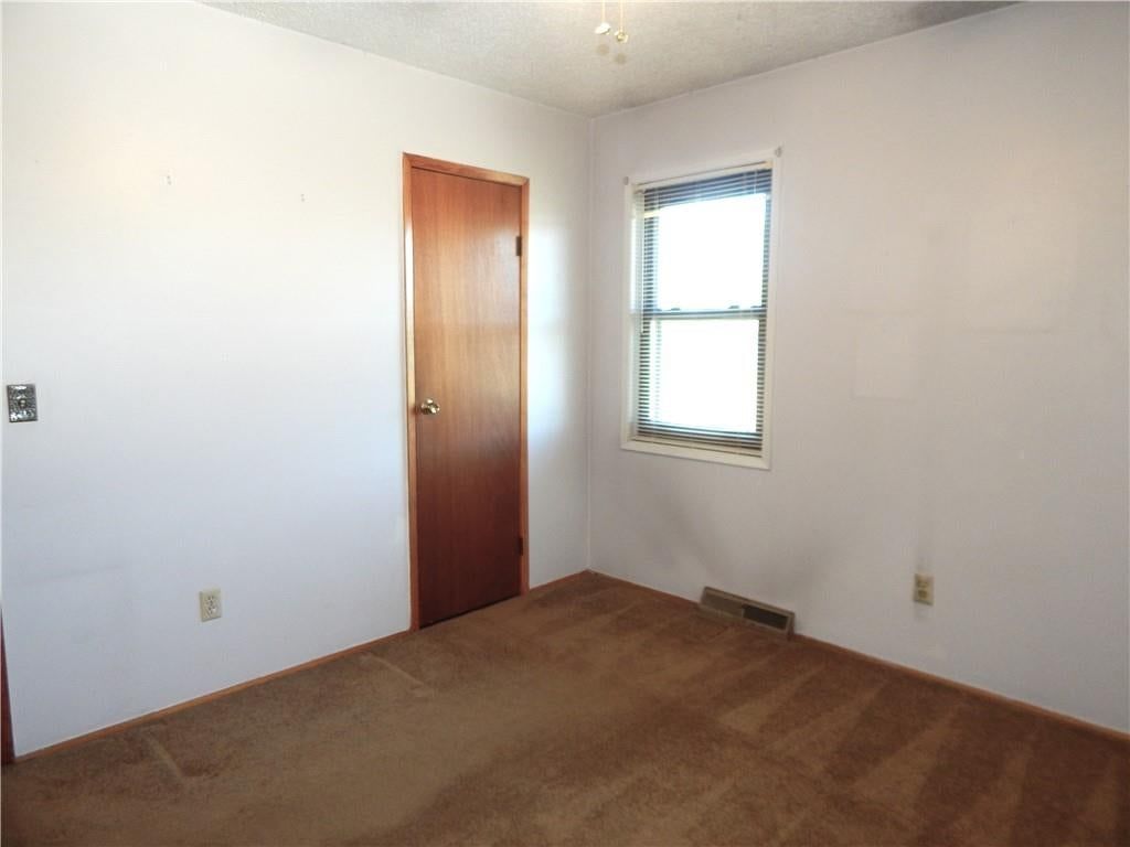 Photo 23 of 28 - 5360 N RICHMOND Avenue, Kansas City, MO 64119