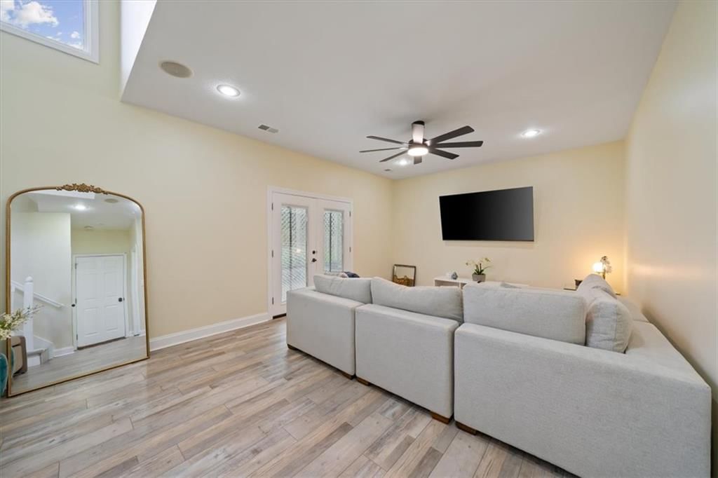 7418 N Sycamore Avenue — photo 9