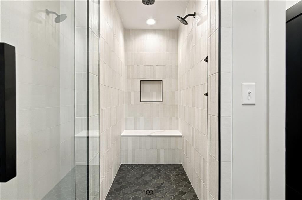 2135 Madison Avenue — photo 40