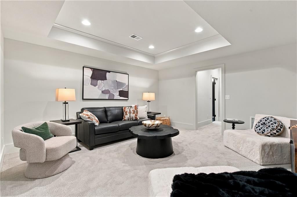 2135 Madison Avenue — photo 46