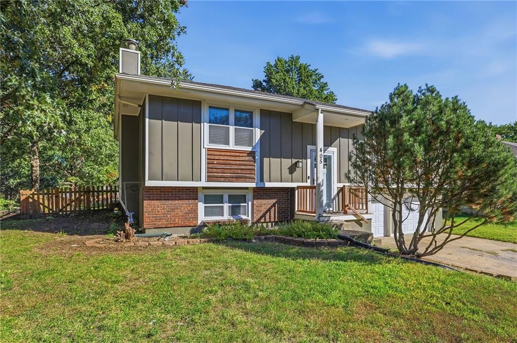 405 SW Killarney Lane, Blue Springs, MO