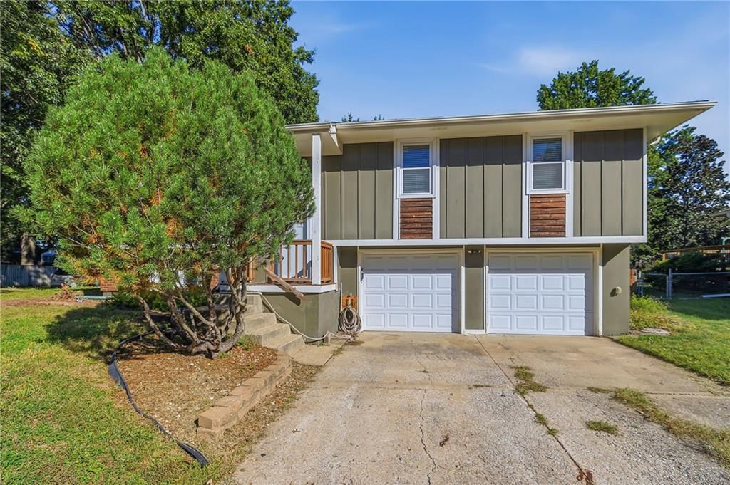 405 SW Killarney Lane, Blue Springs, MO: listing photo 2