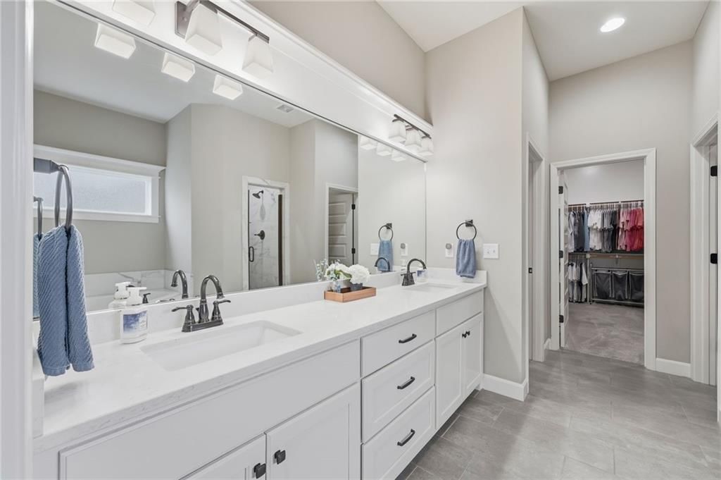 9141 Carbondale Carbondale Street — photo 15