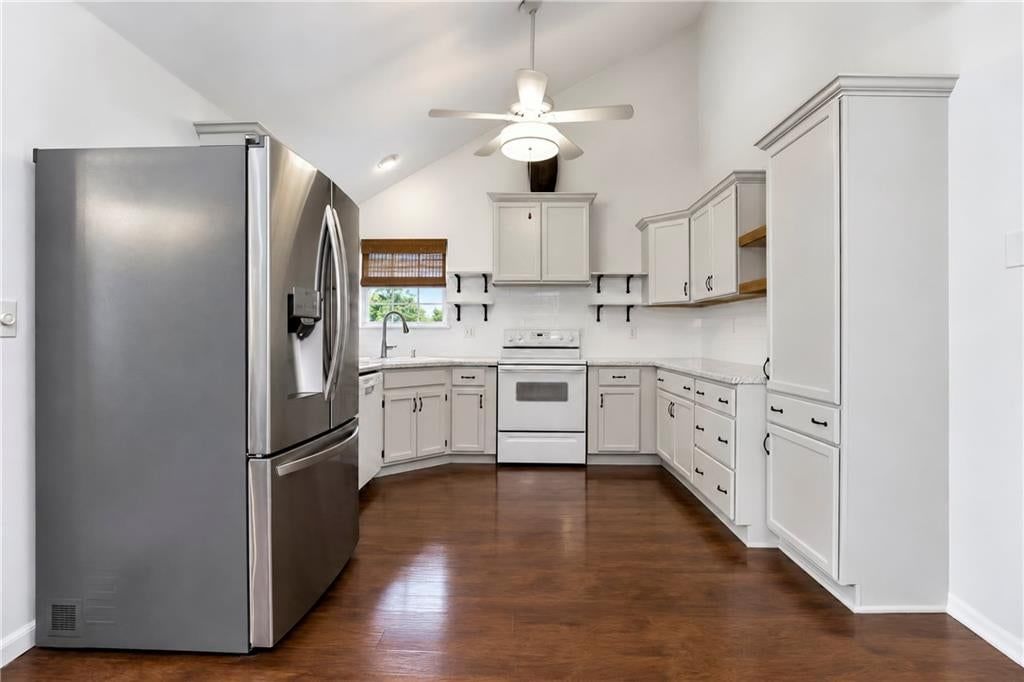 Photo 8 of 27 - 616 SE Battery Drive, Lee's Summit, MO 64063