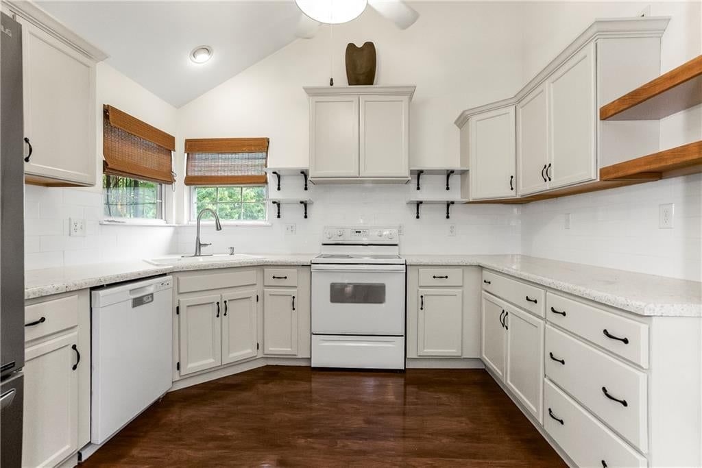 Photo 10 of 27 - 616 SE Battery Drive, Lee's Summit, MO 64063