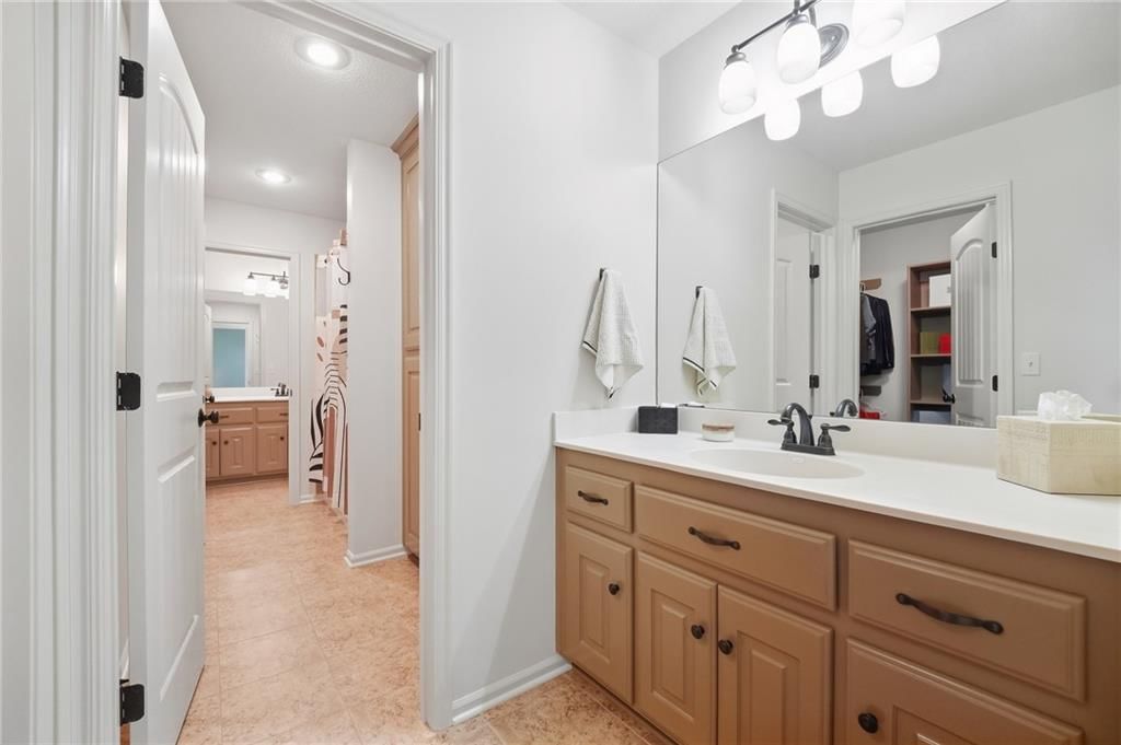 7808 N Chatham Avenue — photo 45