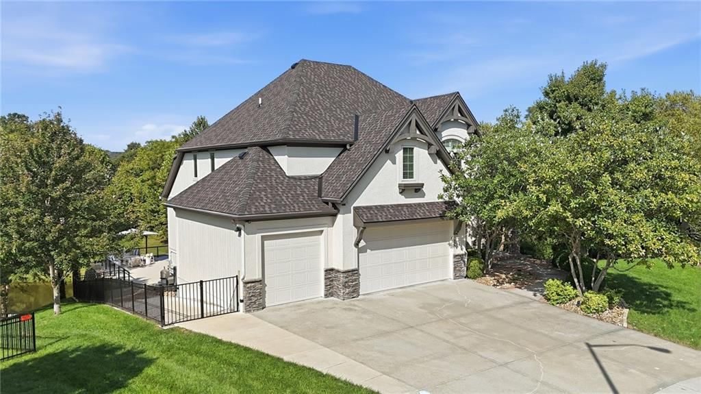 7808 N Chatham Avenue — photo 92