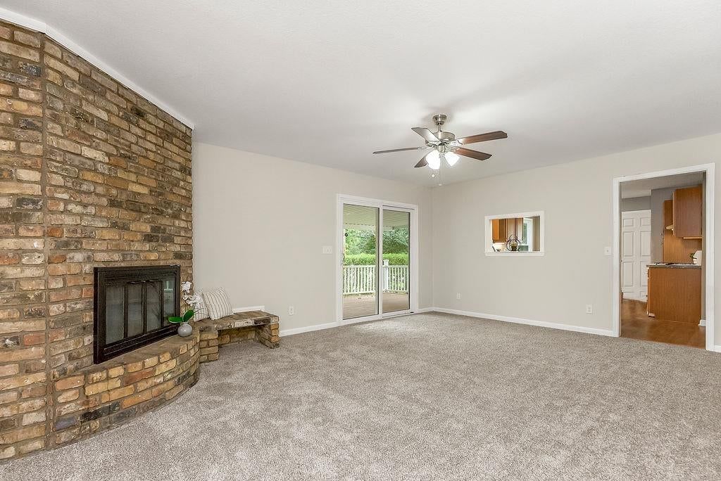 305 NW OBrien Road, Lee's Summit, MO