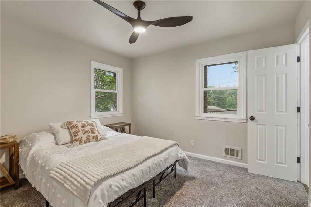 Photo 18 of 26 - 408 N Kirk Avenue, Independence, MO 64050