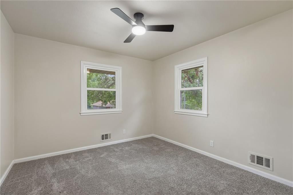 Photo 16 of 26 - 408 N Kirk Avenue, Independence, MO 64050