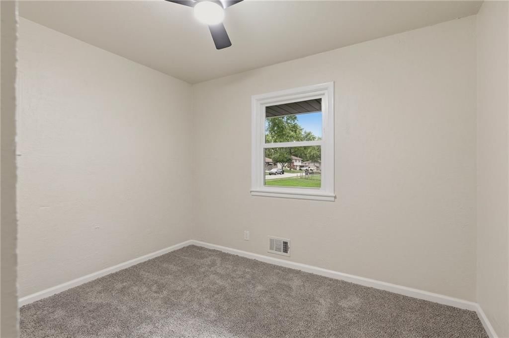 Carpet at 408 N Kirk Avenue, Independence, MO 64050