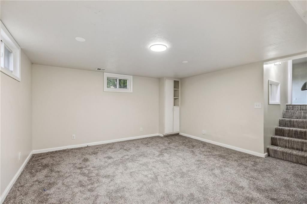 Photo 22 of 26 - 408 N Kirk Avenue, Independence, MO 64050
