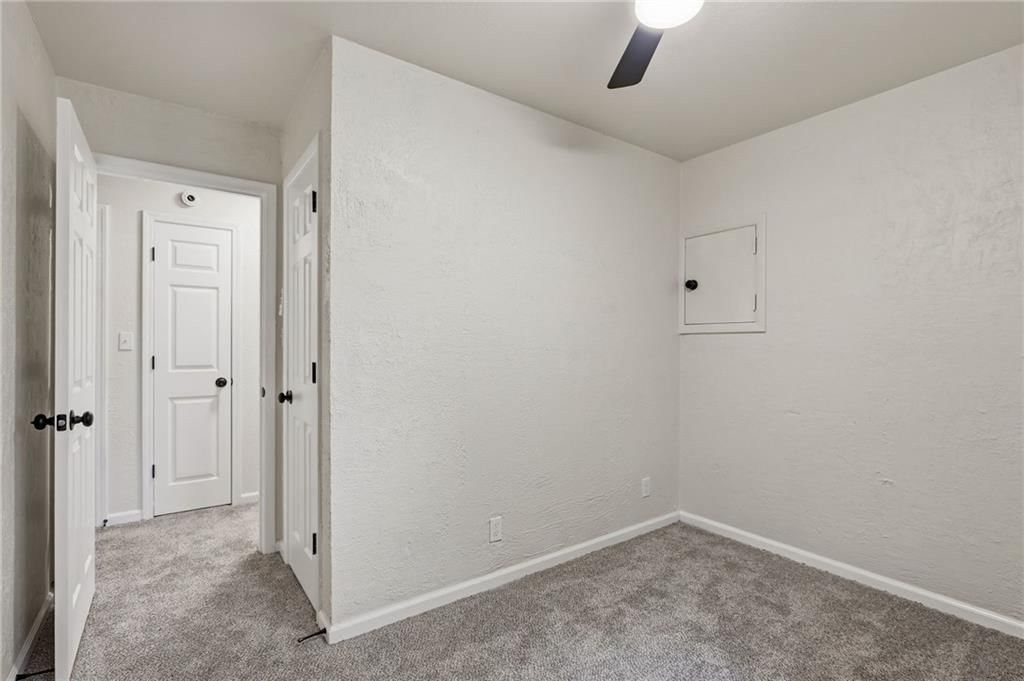 Photo 15 of 26 - 408 N Kirk Avenue, Independence, MO 64050