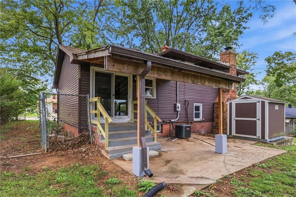 Photo 24 of 26 - 408 N Kirk Avenue, Independence, MO 64050