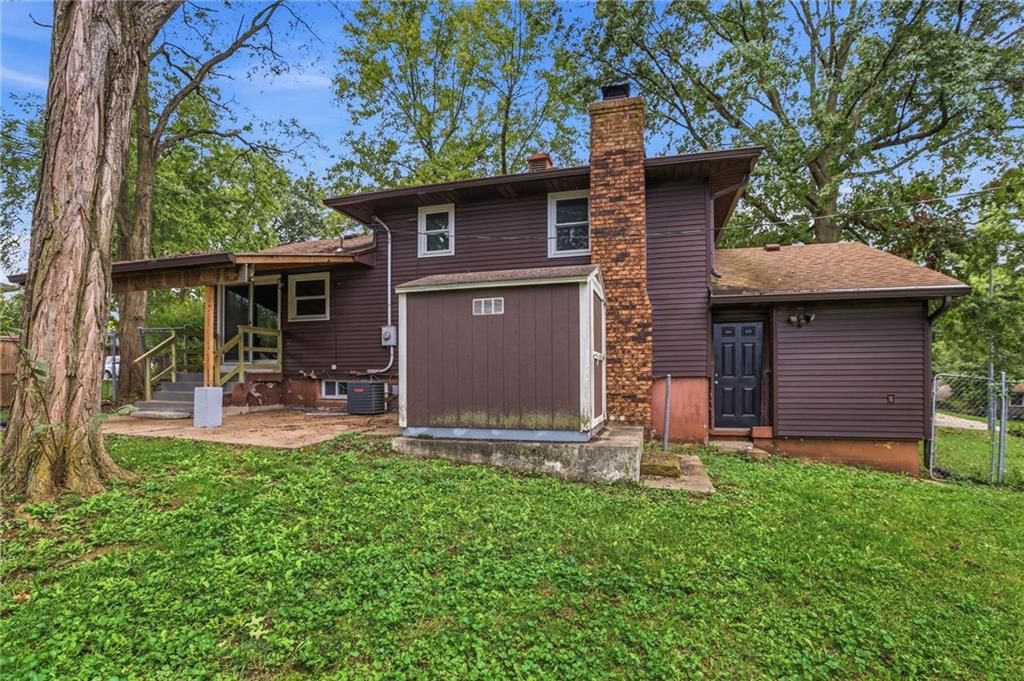 Photo 25 of 26 - 408 N Kirk Avenue, Independence, MO 64050
