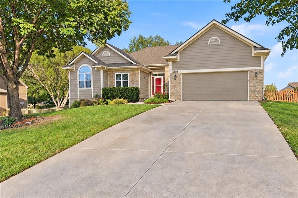 8503 Timber Trails Drive, De Soto, KS