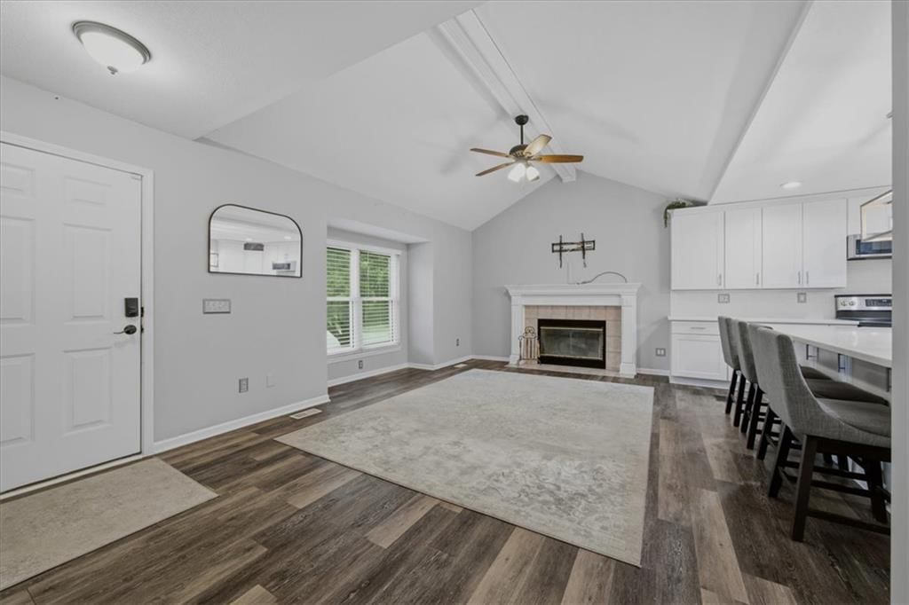Photo 4 of 30 - 1708 Brent Lane, Greenwood, MO 64034