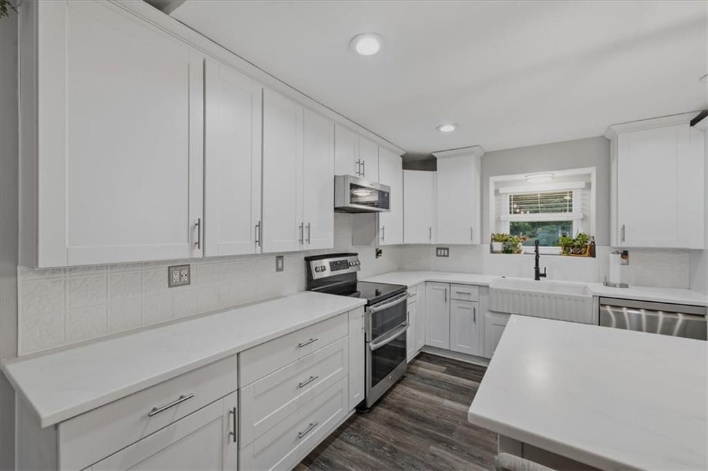 Photo 9 of 30 - 1708 Brent Lane, Greenwood, MO 64034