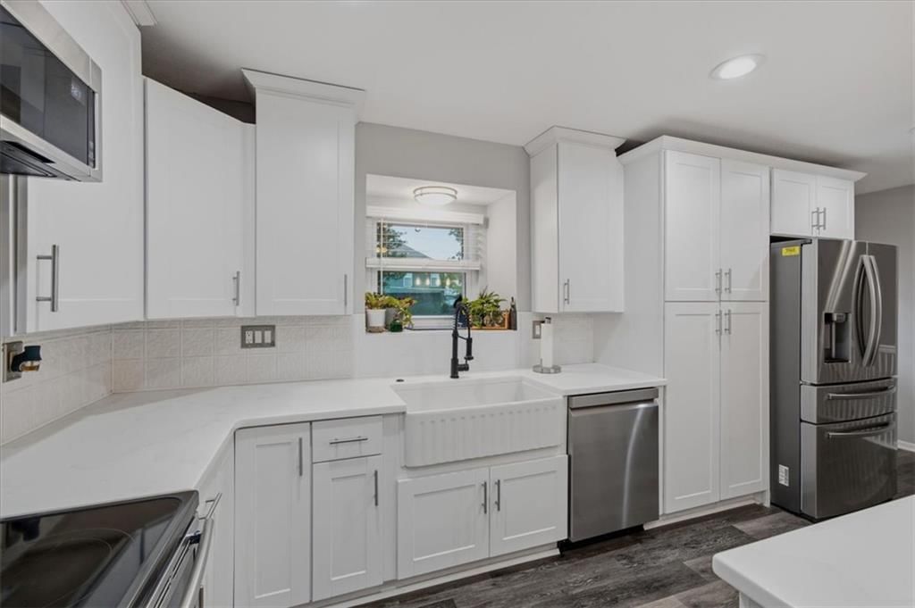 Photo 10 of 30 - 1708 Brent Lane, Greenwood, MO 64034