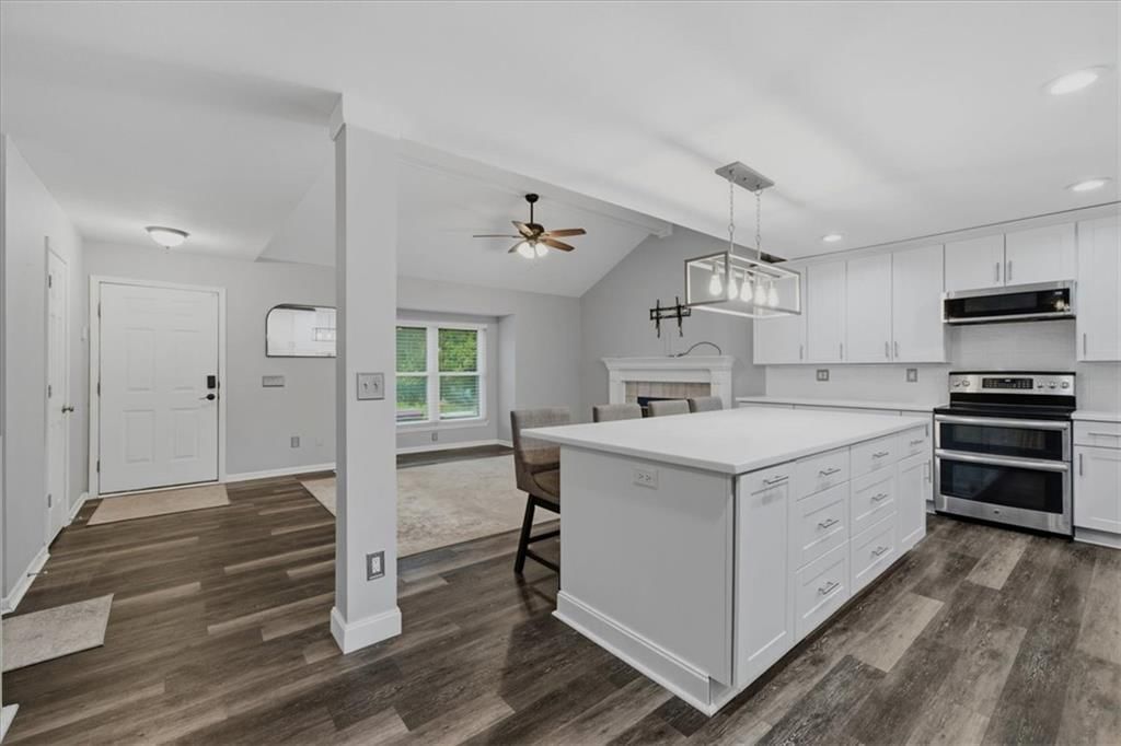 Photo 12 of 30 - 1708 Brent Lane, Greenwood, MO 64034