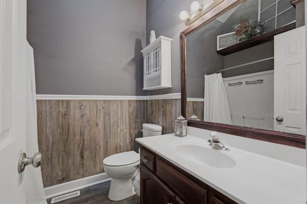Photo 13 of 30 - 1708 Brent Lane, Greenwood, MO 64034