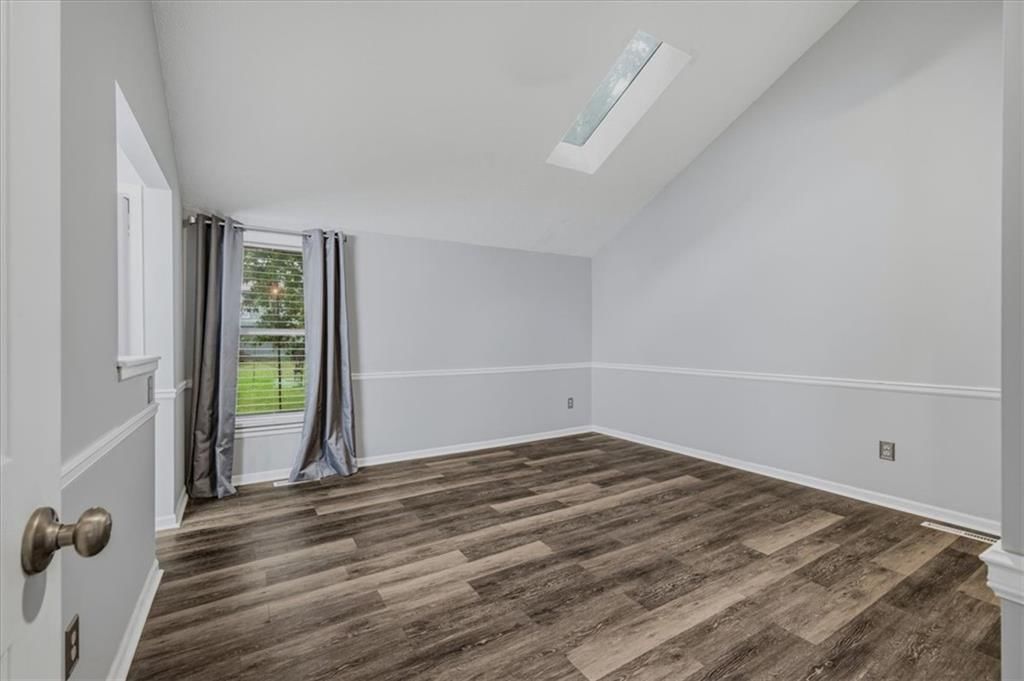 Photo 17 of 30 - 1708 Brent Lane, Greenwood, MO 64034