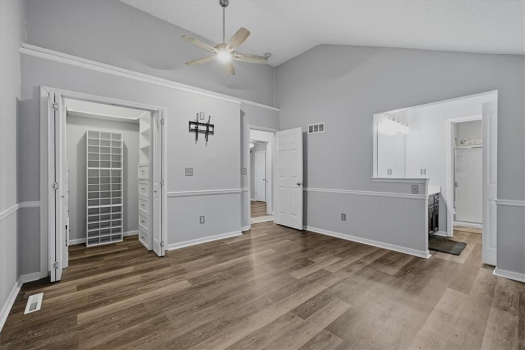 Photo 18 of 30 - 1708 Brent Lane, Greenwood, MO 64034