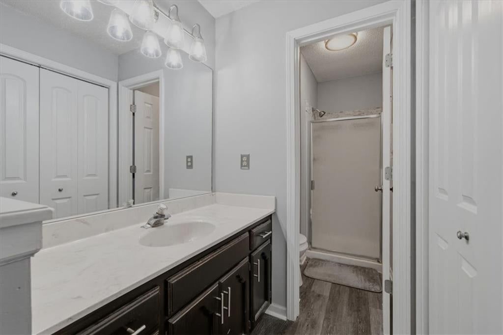 Photo 19 of 30 - 1708 Brent Lane, Greenwood, MO 64034