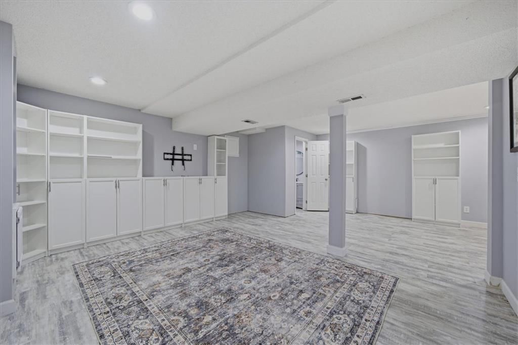 Photo 22 of 30 - 1708 Brent Lane, Greenwood, MO 64034