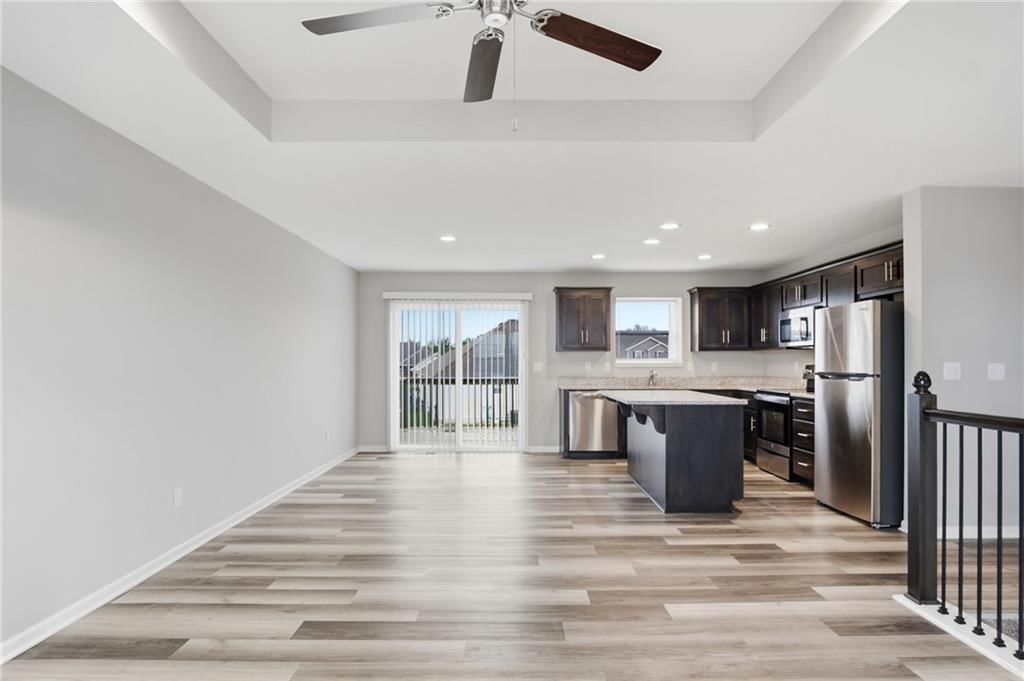 21806 Lucca Circle, Peculiar, MO: listing photo 3