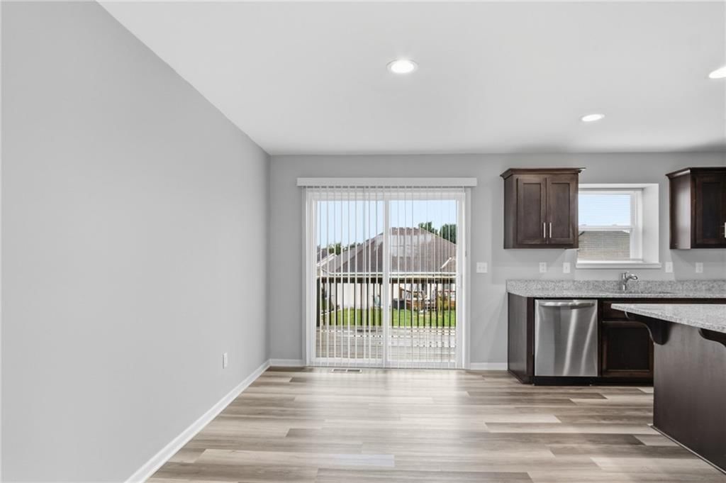 Photo 5 of 42 - 21806 Lucca Circle, Peculiar, MO 64078