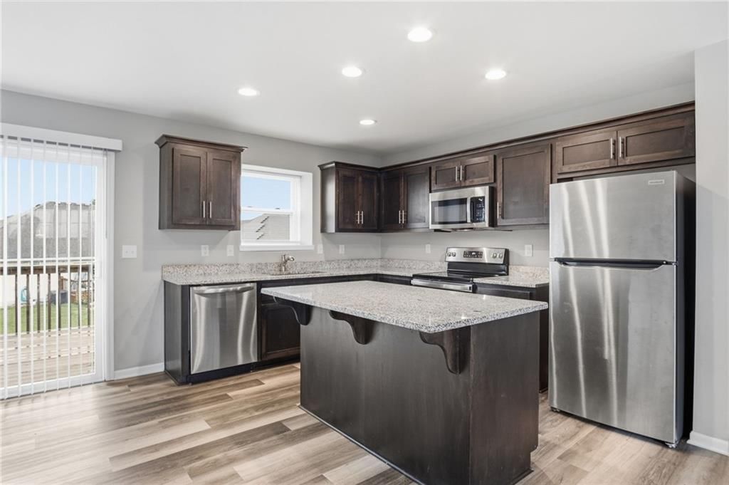 Photo 6 of 42 - 21806 Lucca Circle, Peculiar, MO 64078