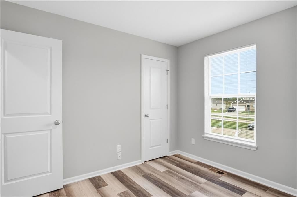 Photo 13 of 42 - 21806 Lucca Circle, Peculiar, MO 64078