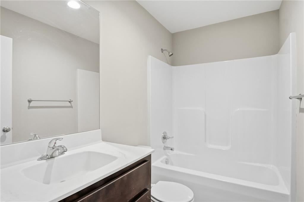 Photo 21 of 42 - 21806 Lucca Circle, Peculiar, MO 64078
