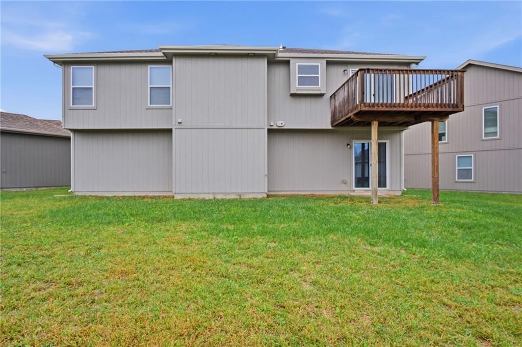 Photo 30 of 42 - 21806 Lucca Circle, Peculiar, MO 64078