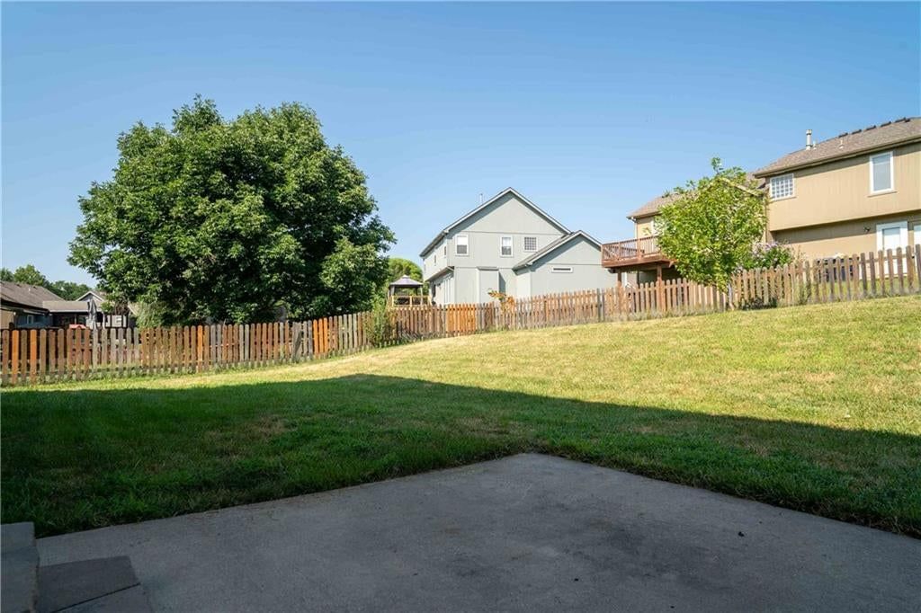 10760 N Laurel Avenue, Kansas City, MO: listing photo 3